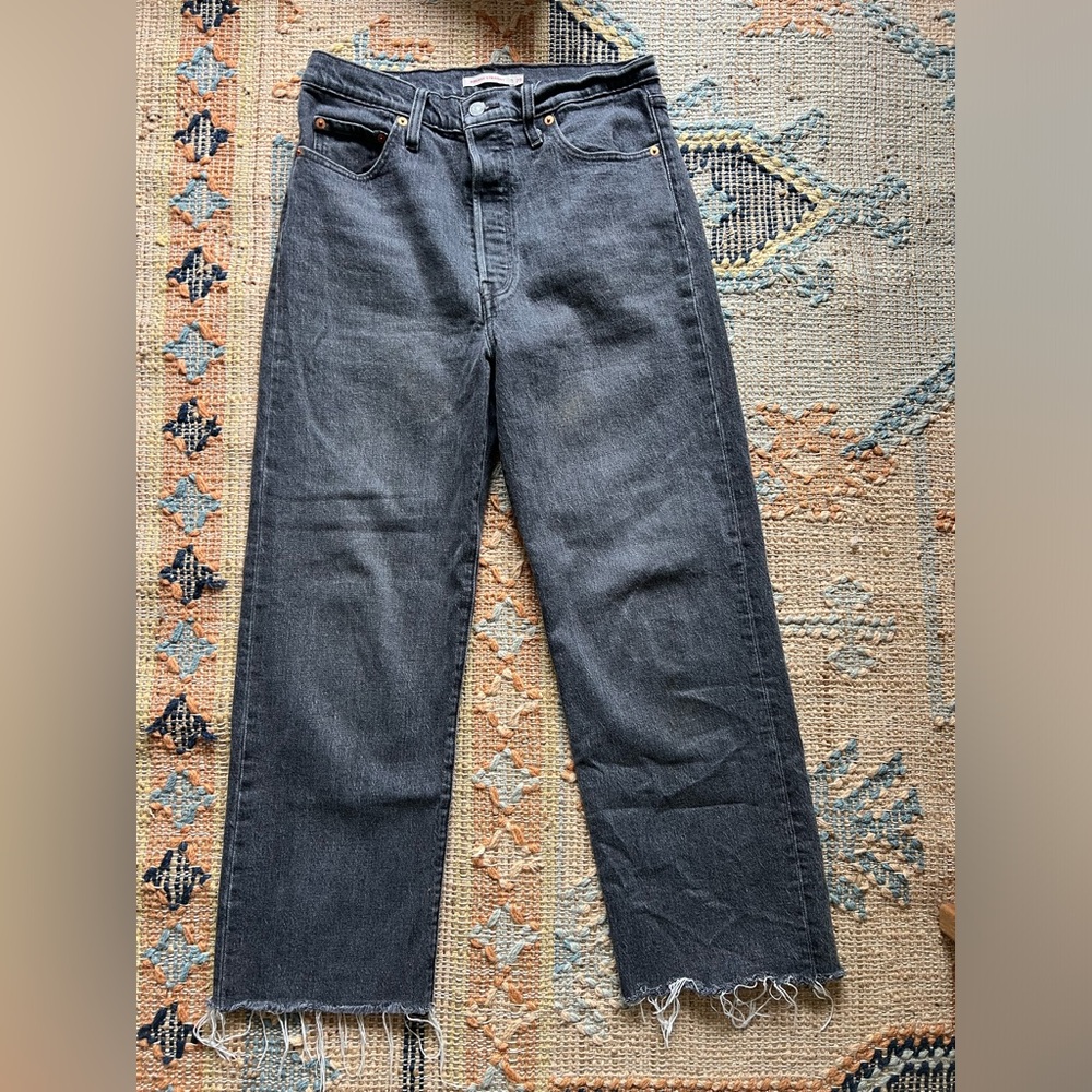 Levi’s ribcage straight- raw hem. Perfect condition. Grey. 27x27 and 29x27